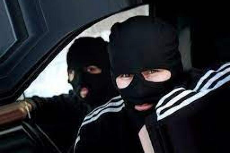 В Одесской области вооруженные разбойники в масках ворвались в частный дом: подробности